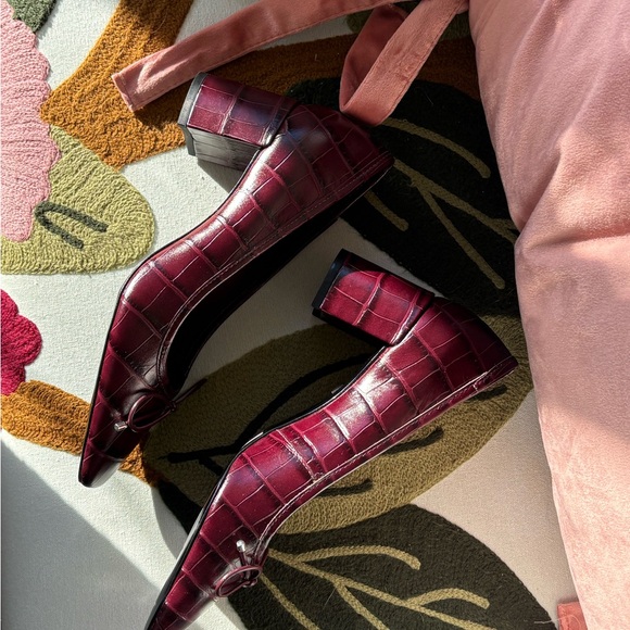 SCHUTZ Maroon Croc-Patterned Square Toe Pumps 6B - Picture 2 of 4